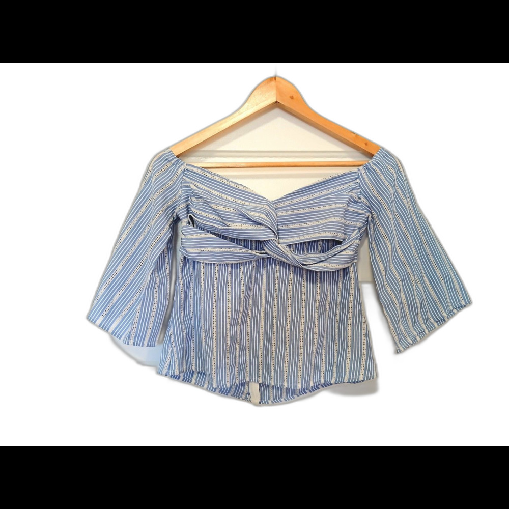 Lulus off-the-shoulder top, size S